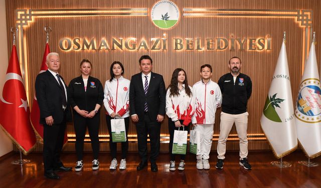 Şampiyon sporculardan Başkan Erkan Aydın’a ziyaret
