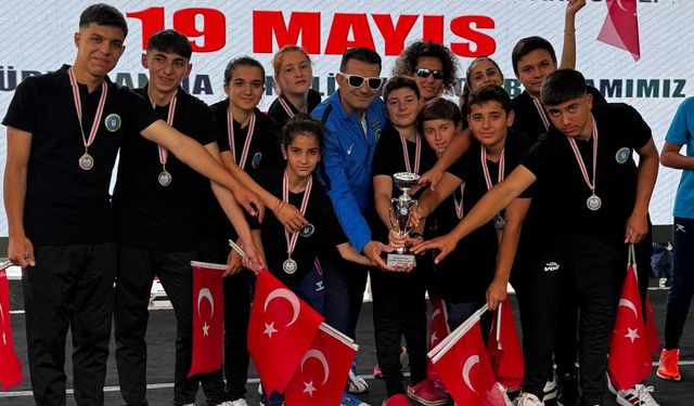 Bursa Büyükşehir Belediyesporlu kanocular Eskişehir’de yine madalyaları topladı