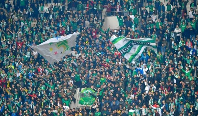 Mudanya’da şampiyonluk sessizliği: Taraftardan bayrak tepkisi!