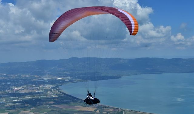 Bursa Gürle dağında yamaç paraşütü heyecanı başlıyor