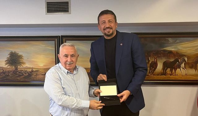 Hidayet Türkoğlu'ndan Finalspor Başkanı İhsan Özen'e ziyaret