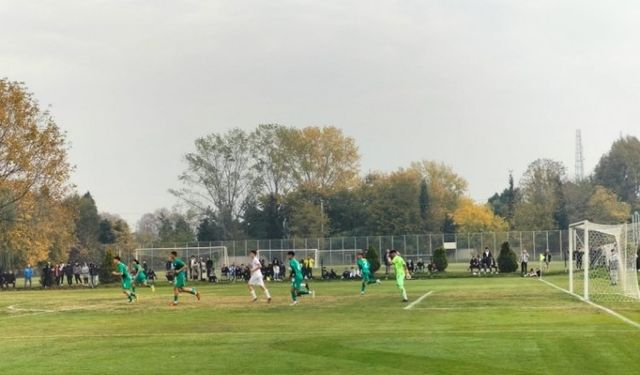 Bursaspor U17, Eyüpspor'u yenerek liderliğini korudu