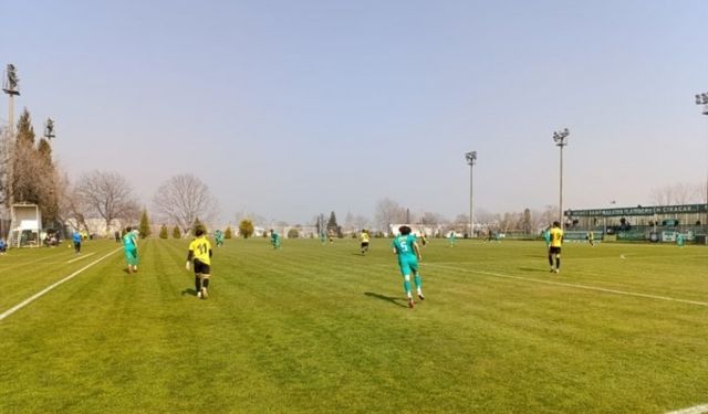 Bursaspor U19 liderliğini devam ettirdi