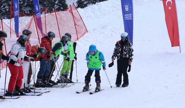 Uludağ’da öğrencilerin kayak heyecanı '1000 Çocuk Kayak Projesi'