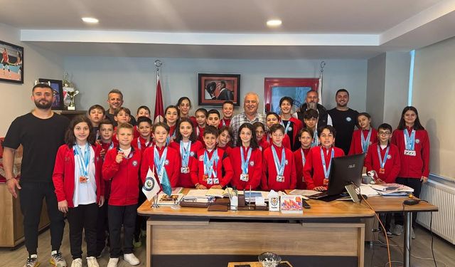 Nilüfer Belediyespor’un yüzücülerinden başarı dolu performans