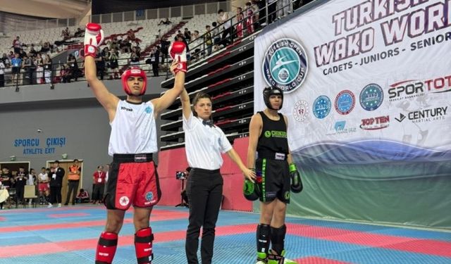 Mudanyalı Alperen, kick boksta dünya ikincisi oldu
