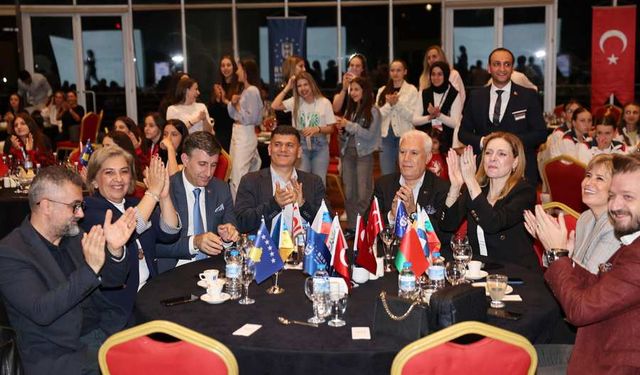Başkan Bozbey, uluslararası genç sporcularla bir araya geldi