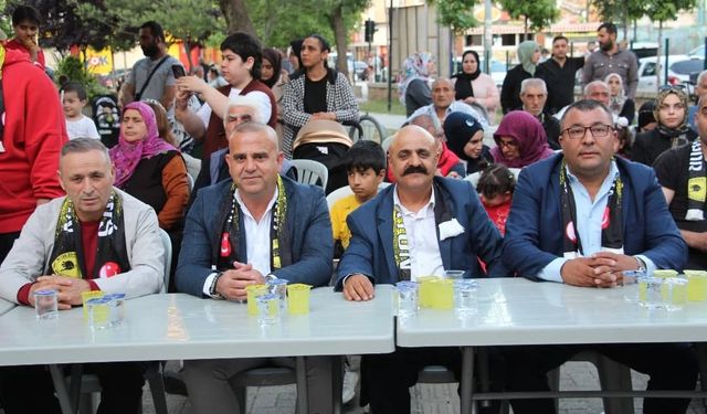 Yavuzselimspor'un şampiyonluk kupasını Çetin Yıldız takdim etti