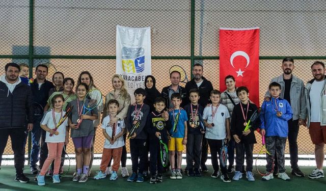 Karacabey’de minikler raket salladı, dostluk kazandı