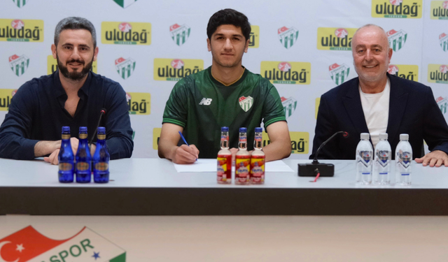 Bursaspor’da Ensar Duman profesyonel oldu