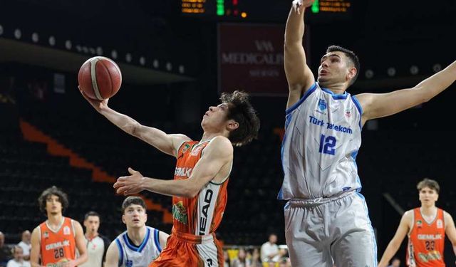Gemlik Basketbol U18 namağlup çeyrek finalde