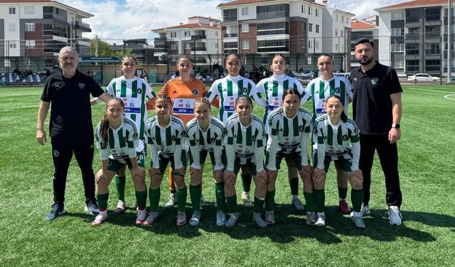 İnegöl Turgutalp Spor Kadın Futbol Takımı hedefe yürüyor