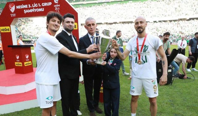 Bursaspor’un rekortmen kaptanı yuvada kalıyor