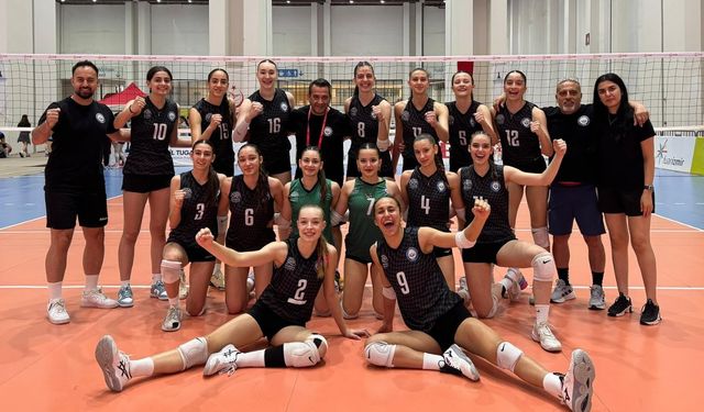 Nilüferli yıldız kızlar Kayseri Voleybol’u set vermeden geçti