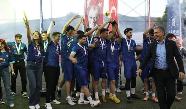 Gemlik’te genç sporcular ödüllerini aldı