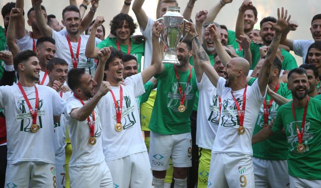 Bursaspor'da tecrübeli isimle yollar ayrılıyor!