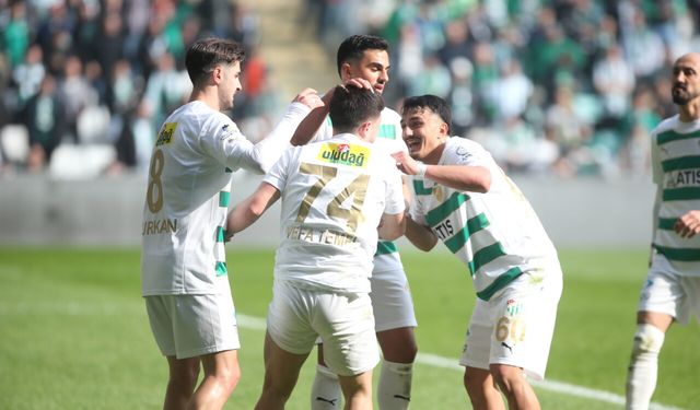 Bursaspor, üç kiralık oyuncusuyla yollarını ayırdı
