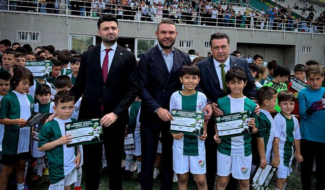 Enes Çelik Merinos Futbol Okulu törenine katıldı
