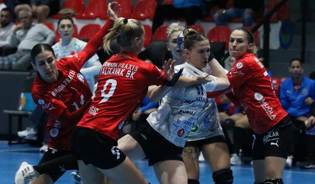 Bursa Büyükşehir Hentbol Takımı iç transferde iki ismi kadroda tuttu