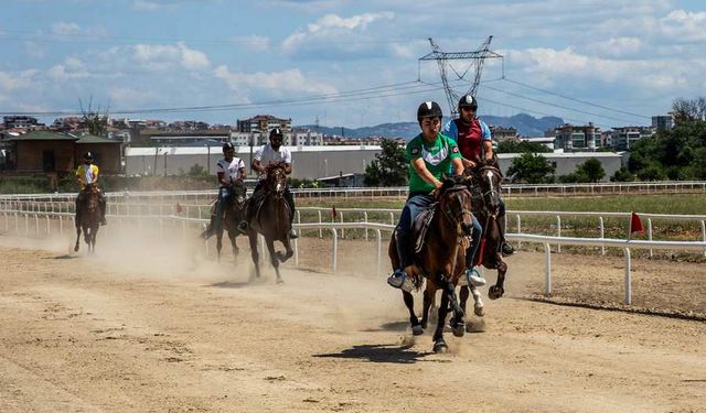 Bursa’da rahvan atları nefes kesti: 125 sporcu yarıştı