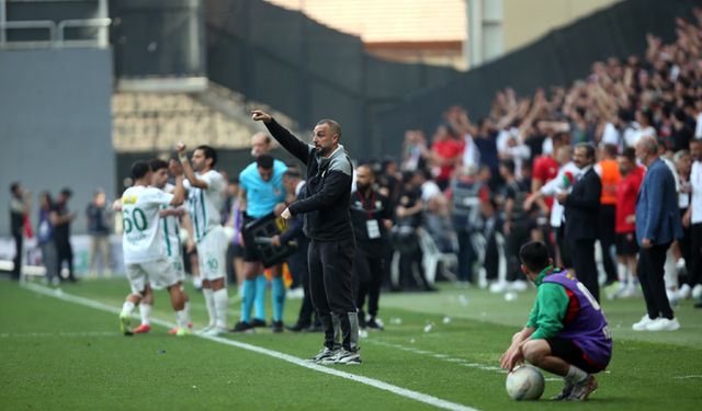 Gençler Adem Çağlayan'ın göz hapsinde