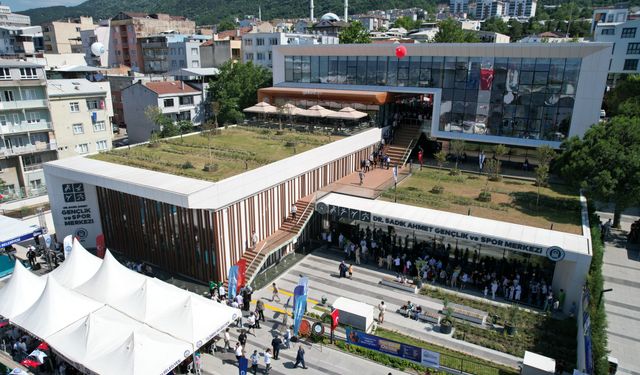 Dr. Sadık Ahmet Gençlik ve Spor Merkezi Yıldırım’da açıldı