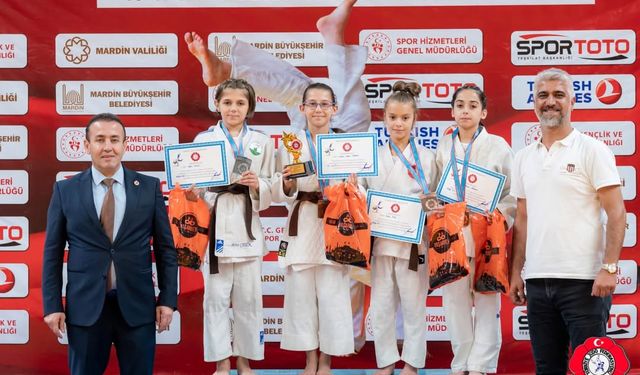 Osmangazi Belediyesporlu judocu Beren Çelik Türkiye ikincisi oldu