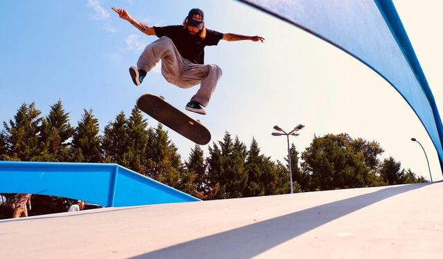 Genç kaykaycılar Sukaypark’ta hünerlerini sergiledi
