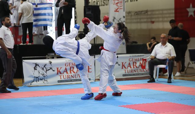 Gemlik Uluslararası Karate Turnuvası coşkuyla başladı