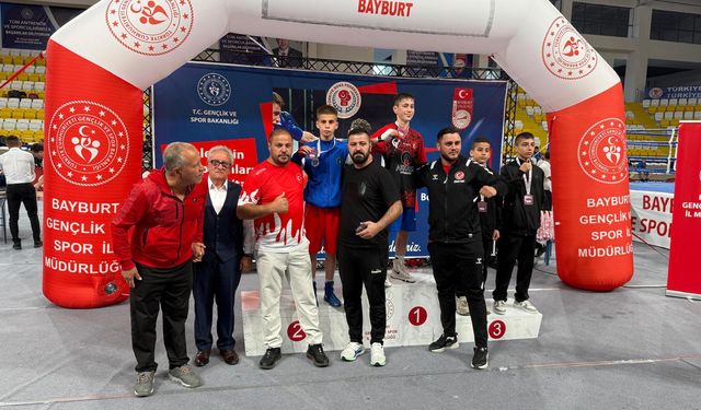 Bursa Büyükşehirli boksörlerden Türkiye şampiyonasında 2 madalya