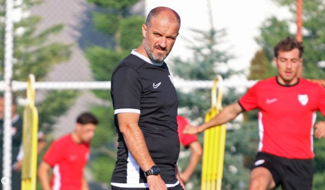 Bursaspor'un eski hocası Mustafa Er dikkatleri üzerine çekti