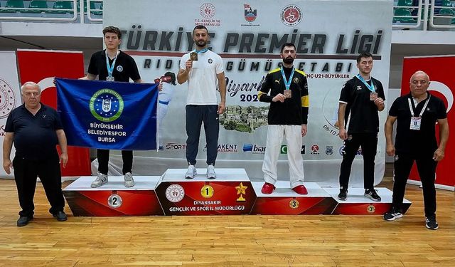 Bursa Büyükşehir Belediyesporlu karateciler Diyarbakır’dan 7 madalya ile döndü