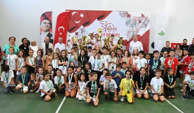 Osmangazi'de Zafer Bayramı tenis turnuvası sona erdi