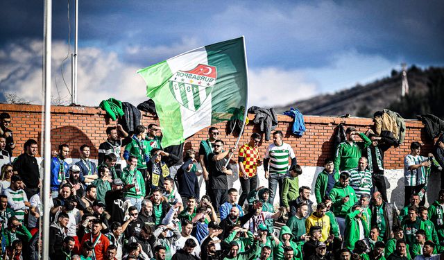 Bursaspor taraftarı 1300 kilometreyi aşıp Erzurum’da