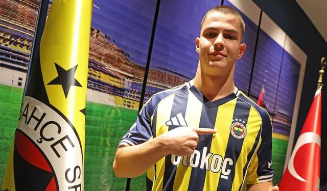 Ahmet Efe Çakmakkaya Fenerbahçe'ye imzayı attı