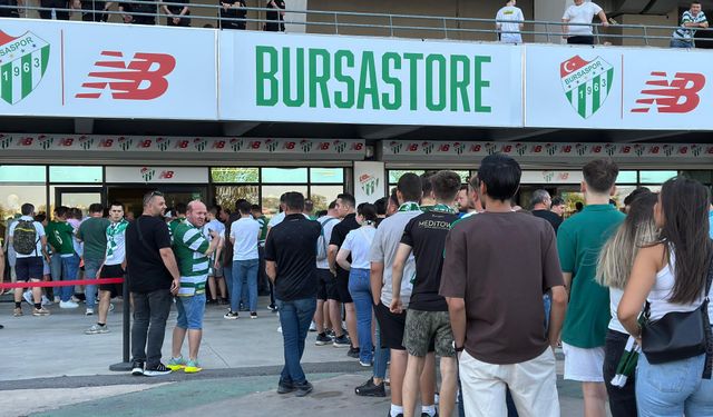 Bursaspor taraftarı yeni sezon formalarına akın etti
