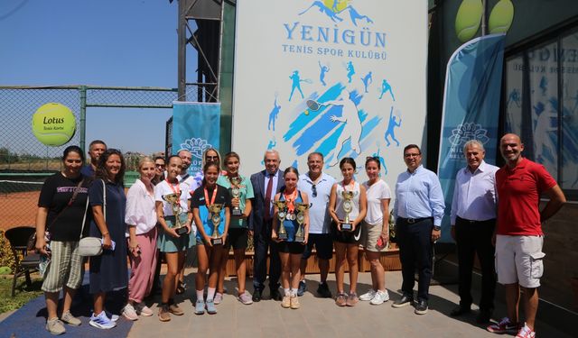 Nilüfer’de tenis turnuvasında 160 sporcu korta çıktı