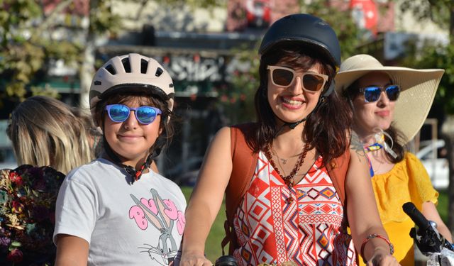 Bursa’da ‘Renkli Pedallar’ sağlıklı çevre için çevrildi