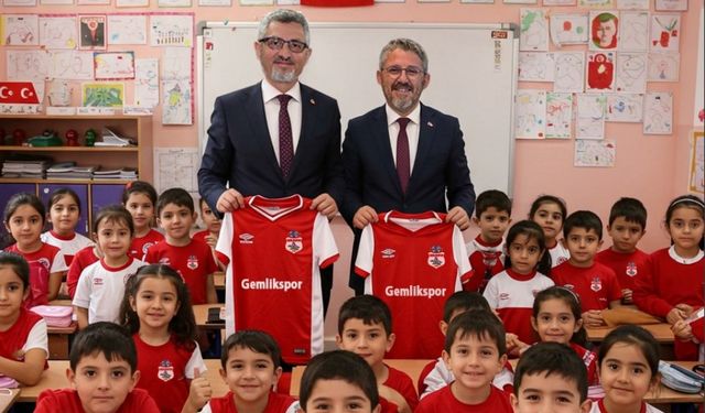 Gemlikspor’dan tarihi forma kampanyası: 19.940 öğrenciye forma