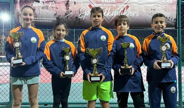 Osmangazi Belediyesporlu tenisçilerden Cumhuriyet Kupası’nda başarı