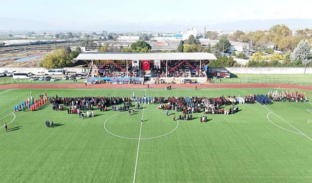 Yenişehirde Cumhuriyet coşkusu stadyumda yaşandı