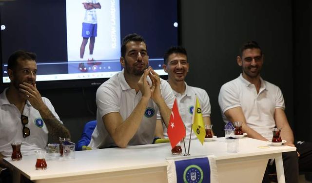 Bursa Büyükşehir Belediyesporlu voleybolcular Era Koleji’nde öğrencilerle buluştu