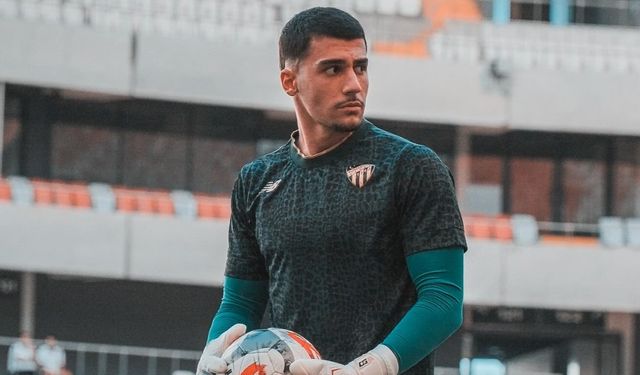 Bursaspor'da genç kaleci ile profesyonel imza