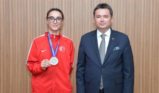 Erkan Aydın milli sporcu Sıla Zeynep Turan’ı ağırladı