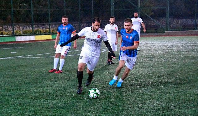 Osmangazi Belediyesi’nde halı saha turnuvası heyecanı başladı