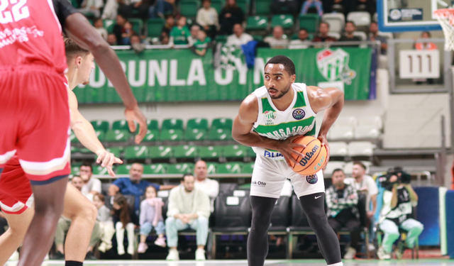 Bursaspor Basketbol evinde Cholet Basket’e mağlup oldu