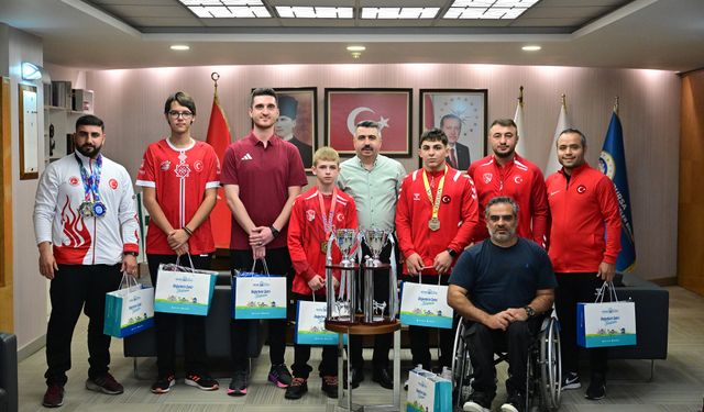 Başkan Oktay Yılmaz şampiyon sporcuları ağırladı
