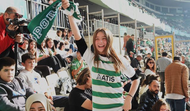 100 çocuk ilk kez Bursaspor maçını tribünden izledi