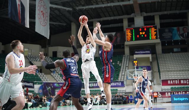 Finalspor evinde rahat kazandı 91-72 ile nefes aldı