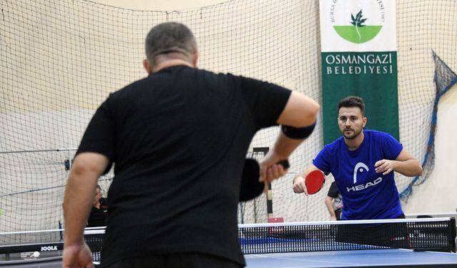 Bursa’da veteran masa tenisçileri Osmangazi’de buluştu